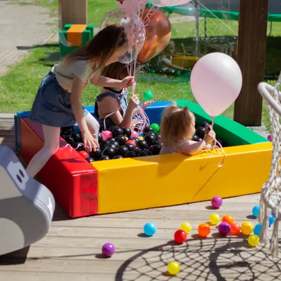 JJ bouncy castle softplay ballpit